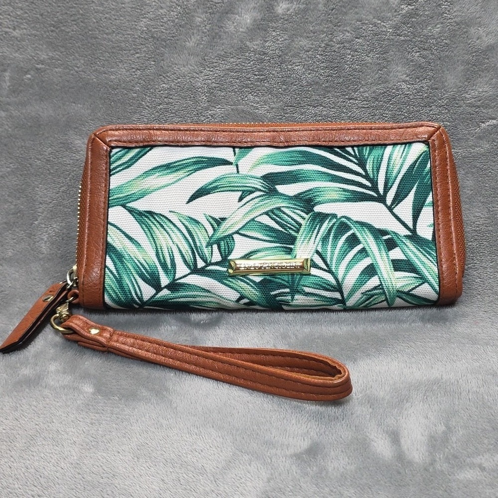 Enzo Angiolini Bamboo Leaf Canvas And Leather Wallet 8x4 Zippered
